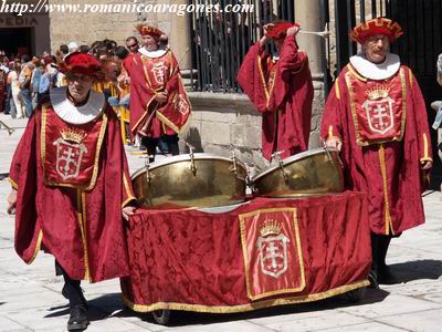 MACEROS Y TIMBALES ABRIENDO EL ACTO